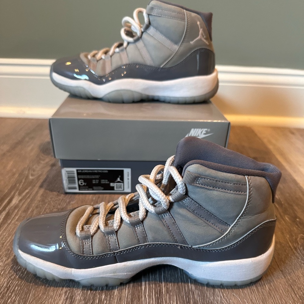 Air Jordan 11 Retro - Grey